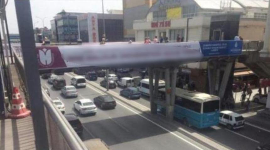 İBB, a&ccedil;ılış t&ouml;reni i&ccedil;in hazırladığı afişte skandala imza attı