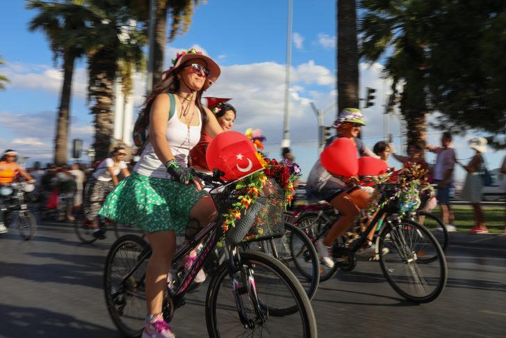 İzmir'de "Süslü Kadınlar" dünyaya yayılan tur için 10. kez toplandı G2
