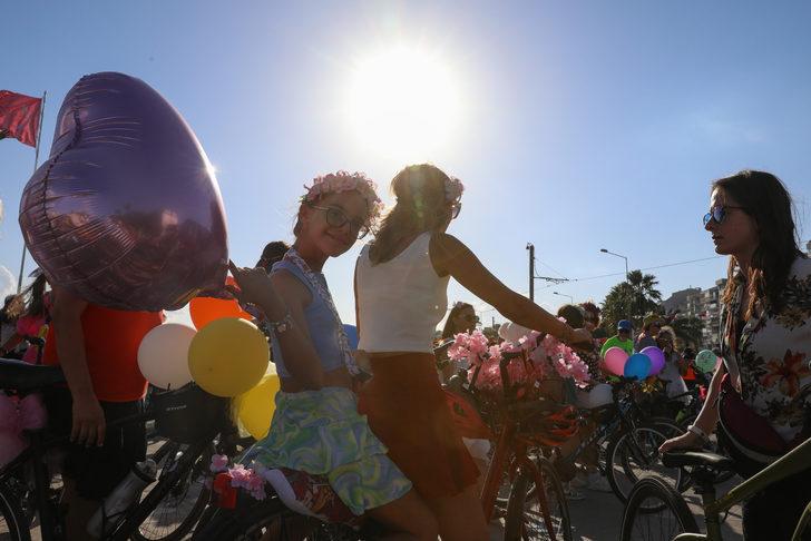 İzmir'de "Süslü Kadınlar" dünyaya yayılan tur için 10. kez toplandı G3