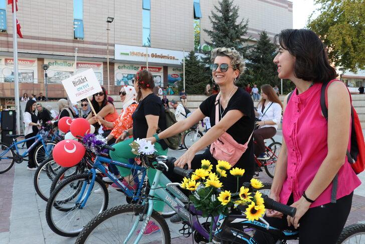 Karabük'te "Süslü Kadınlar Bisiklet Turu" düzenlendi G2