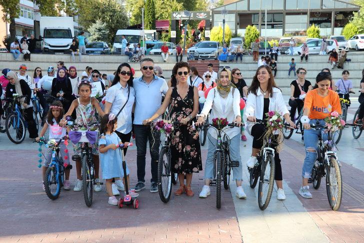 Karabük'te "Süslü Kadınlar Bisiklet Turu" düzenlendi G4