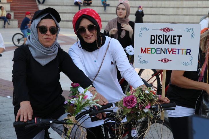 Karabük'te "Süslü Kadınlar Bisiklet Turu" düzenlendi G5