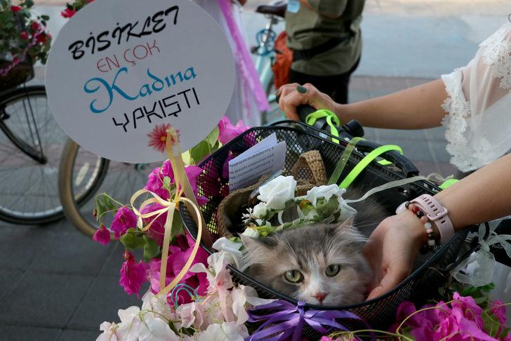 Fethiye'de "Süslü Kadınlar Bisiklet Turu" düzenlendi G5