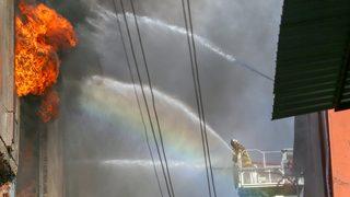 İzmir'de yatak imalathanesinde yangın çıktı