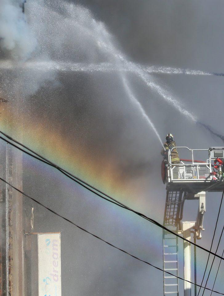 İzmir'de yatak imalathanesinde yangın çıktı G2