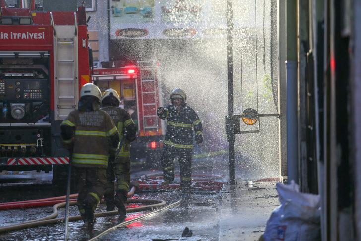 İzmir'de yatak imalathanesinde yangın çıktı G4
