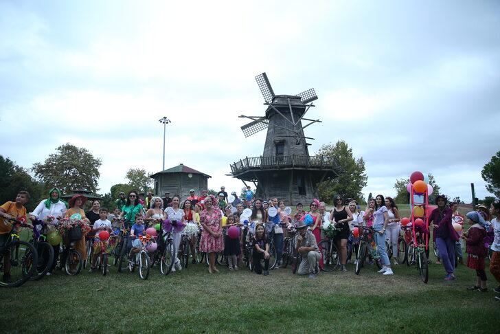 Sakarya'da "Süslü Kadınlar Bisiklet Turu" düzenlendi G5