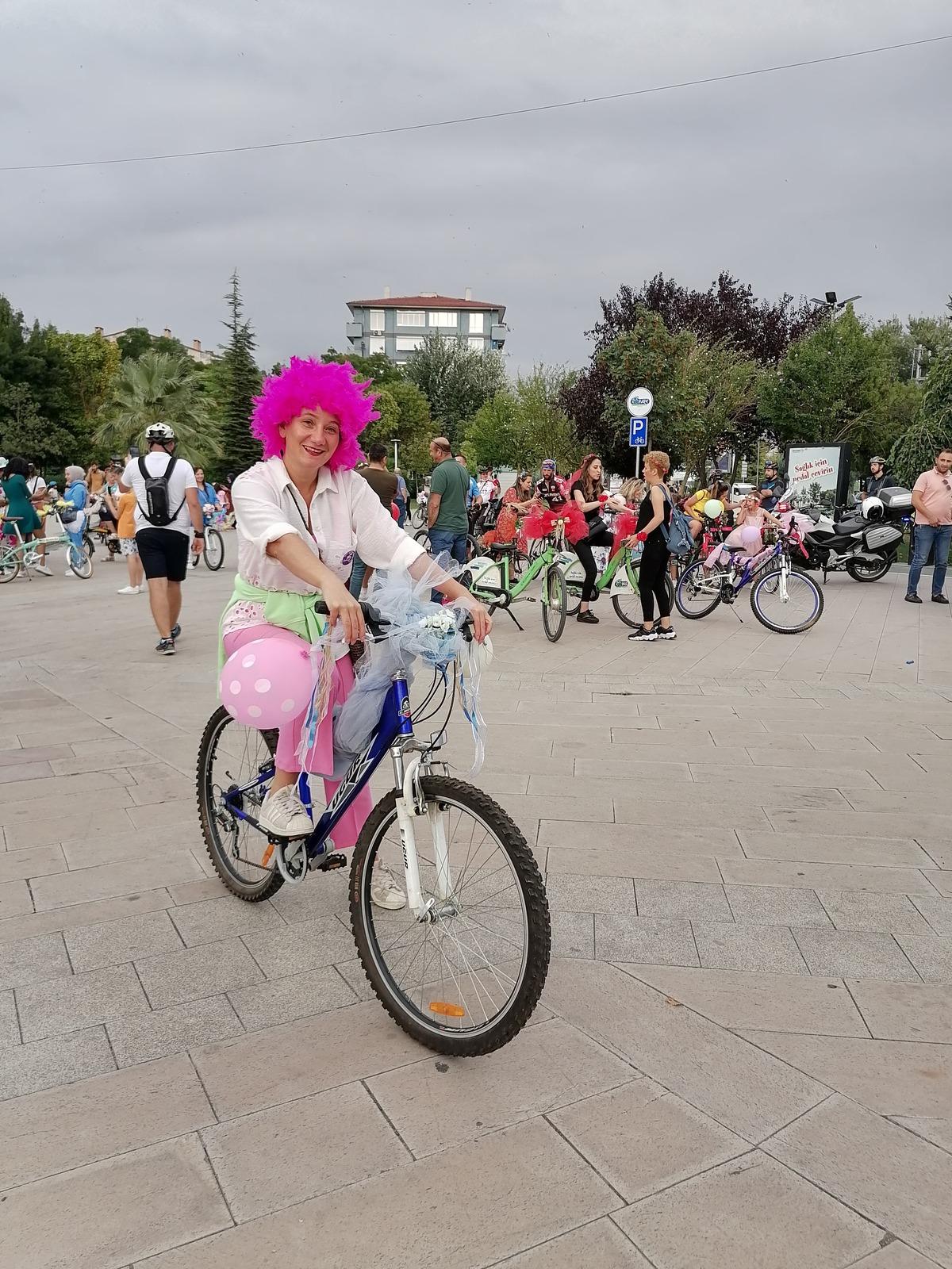 Kocaeli'de "S&uuml;sl&uuml; Kadınlar Bisiklet Turu" d&uuml;zenlendi