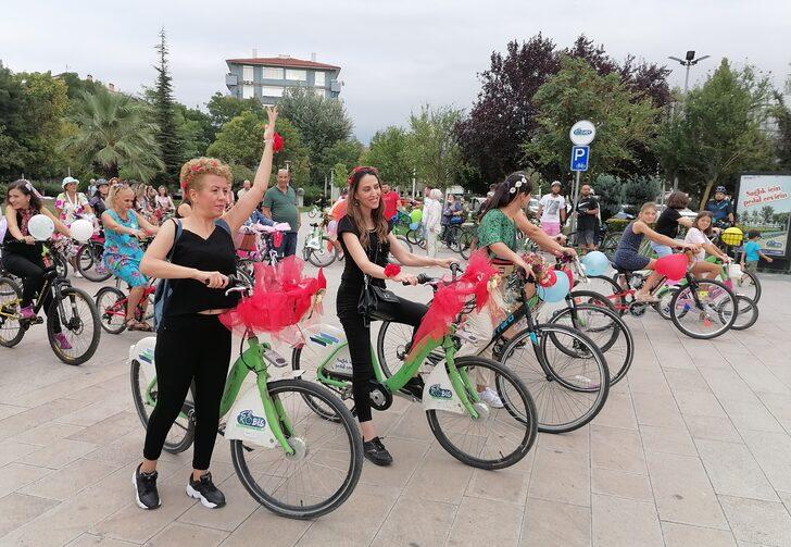 Kocaeli'de "Süslü Kadınlar Bisiklet Turu" düzenlendi G3