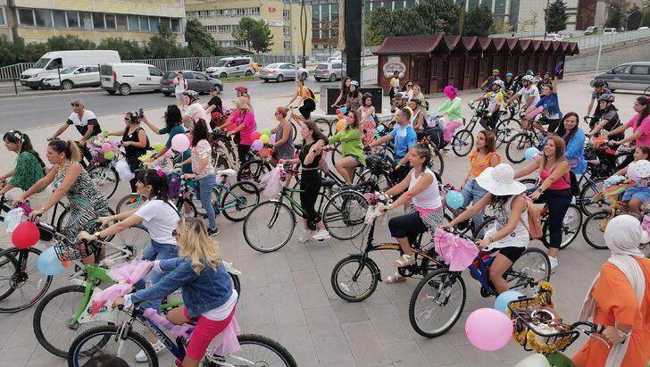 Kocaeli'de "Süslü Kadınlar Bisiklet Turu" düzenlendi G4