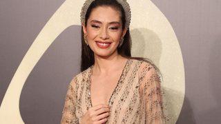 Gecenin Ucunda dizisinin Macide'si Neslihan Atagül havuz kenarından mini şortlu paylaşım yaptı!