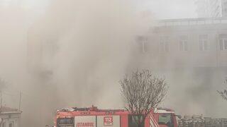 GÜNCELLEME - Beylikdüzü'nde depoda çıkan yangına müdahale ediliyor