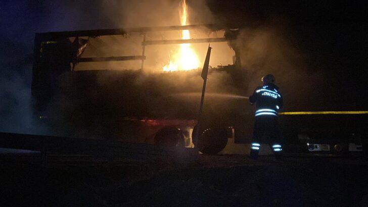 Erzincan'da dorse kısmında yangın çıkan tırda hasar oluştu G2