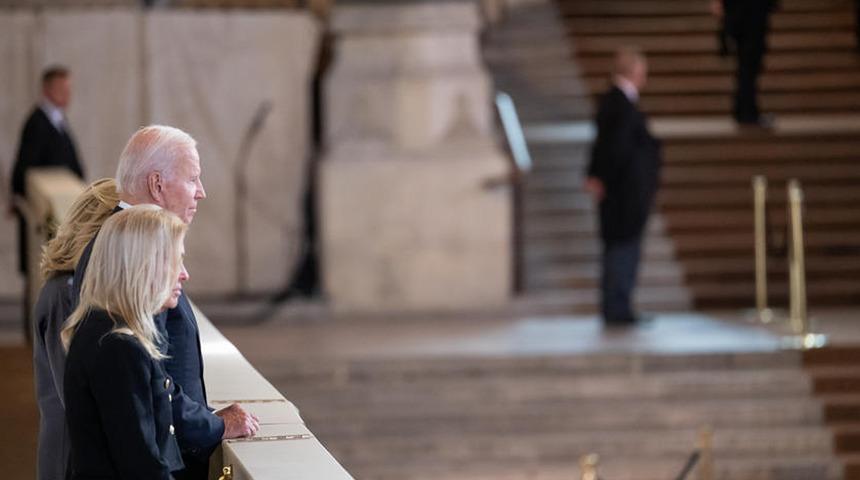 ABD Başkanı Biden, Kraliçe 2. Elizabeth'in tabutunu ziyaret etti