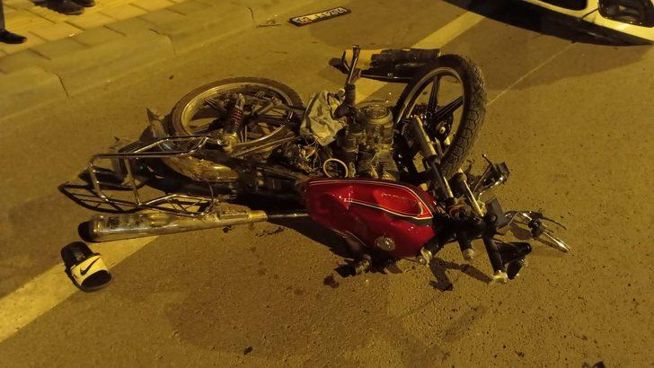 Sivas'ta otomobille çarpışan motosikletin sürücüsü yaralandı G2