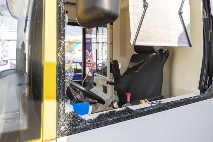 Mersin'de şoförle tartışan yolcu otobüse zarar verdi G3