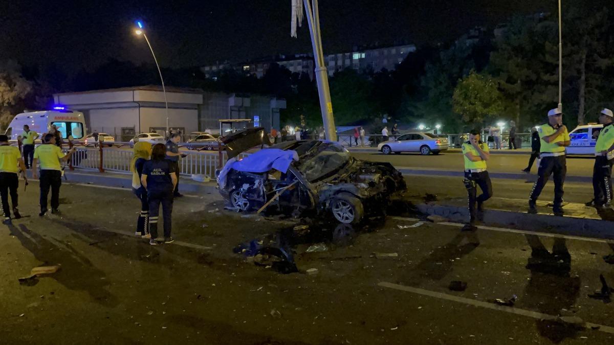 Kayseri'de trafik kazasında 2 kişi &ouml;ld&uuml;, 2 kişi yaralandı