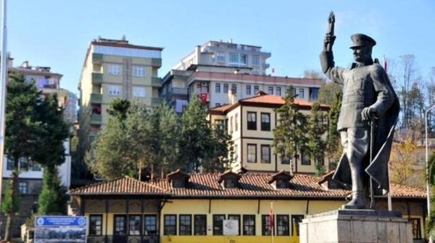 Rize'de Atat&uuml;rk Anıtı, Şehitler Anıtı ile değiştiriliyor!