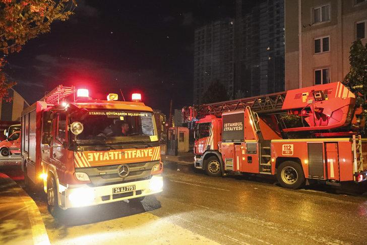 Beylikdüzü'nde bir iş yerinde çıkan yangında 10 katlı bir bina tedbir amaçlı boşaltıldı G5
