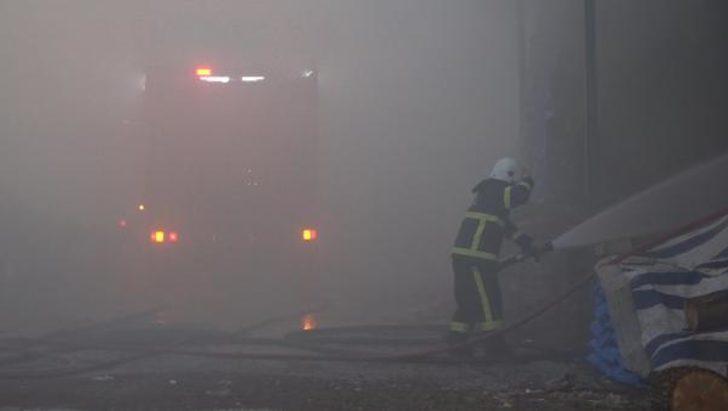 Bursa'da korkutan yangın! Tonlarca odun ve kömür vardı, hepsi yandı G4