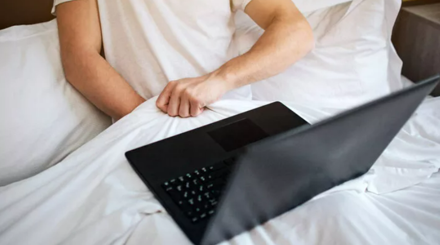 Yıllardır doğru sanılan bilgiyi çürütecek! Ortaya atılan iddia gerginlik yarattı: Saç dökülmelerinin nedeni mastürbasyon mu?