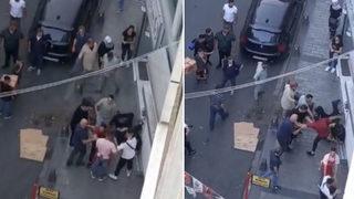 Sokak ortasında yaşlı adamı döven kişiye şok! Tekme tokat dayak yedi