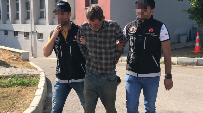 Adana'da 104 kilo 750 gram esrar bulunan otomobilin sürücüsü tutuklandı