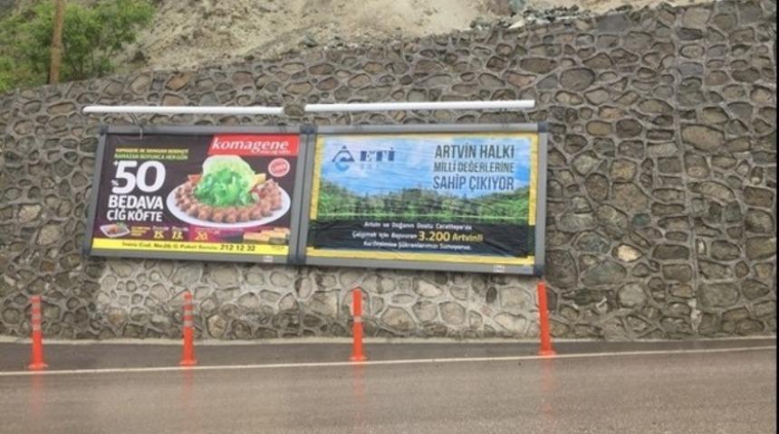 Artvin Cerattepe'de bilboardlardaki afişler yırtıldı