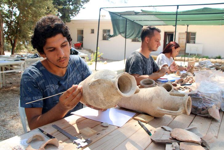 Elaiussa Sebaste Antik Kenti'nde bulunan amfora parçaları birleştiriliyor G2