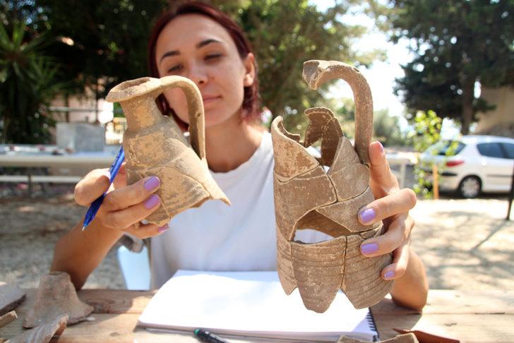 Elaiussa Sebaste Antik Kenti'nde bulunan amfora parçaları birleştiriliyor G3