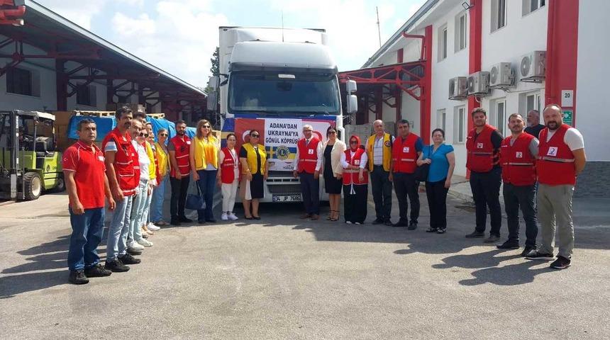 Adana'dan Ukrayna'ya insani yardım malzemesi taşıyan tır gönderildi