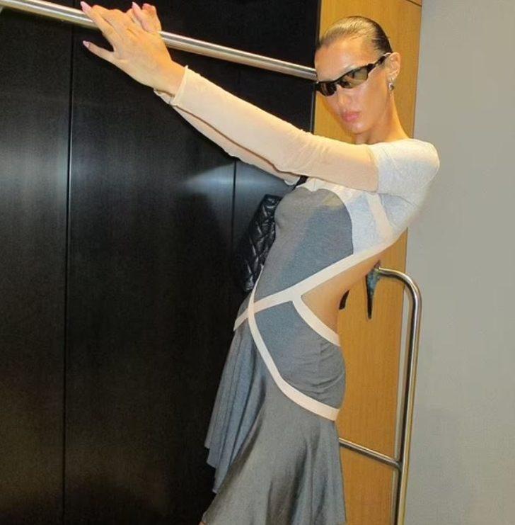 Bella Hadid dekoltesini göstermek için şekilden şekle girdi G5