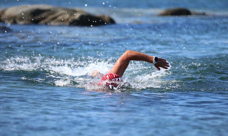 Yüzücü Alper Sunaçoğlu, Gaziler Günü'nde Gökçeada'ya 8 saat 14 dakikada yüzdü G3