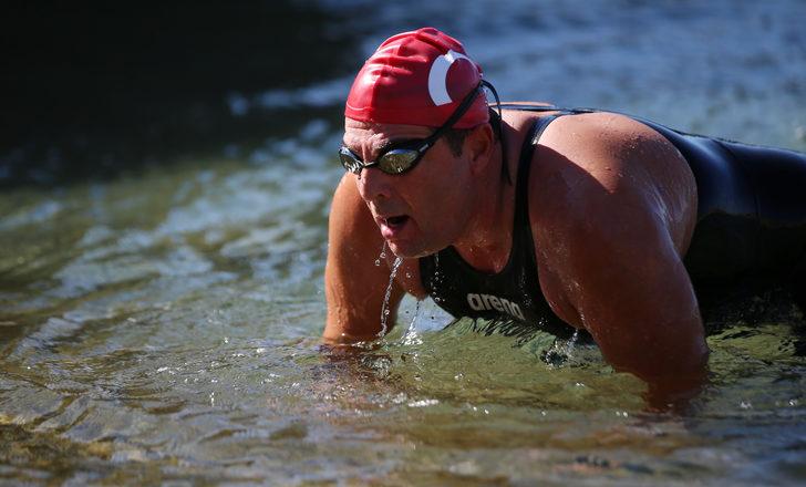 Yüzücü Alper Sunaçoğlu, Gaziler Günü'nde Gökçeada'ya 8 saat 14 dakikada yüzdü G4