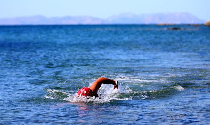 Yüzücü Alper Sunaçoğlu, Gaziler Günü'nde Gökçeada'ya 8 saat 14 dakikada yüzdü G5