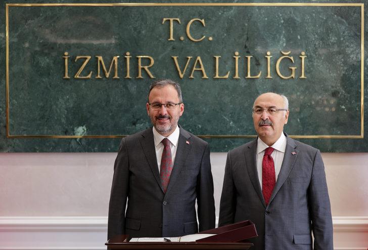 Bakan Kasapoğlu, İzmir Gençlik ve Yatırım Değerlendirme Toplantısı'na katıldı G1