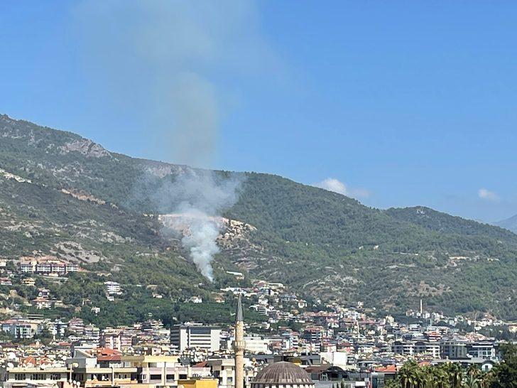 Alanya'da çıkan orman yangınına müdahale ediliyor G1