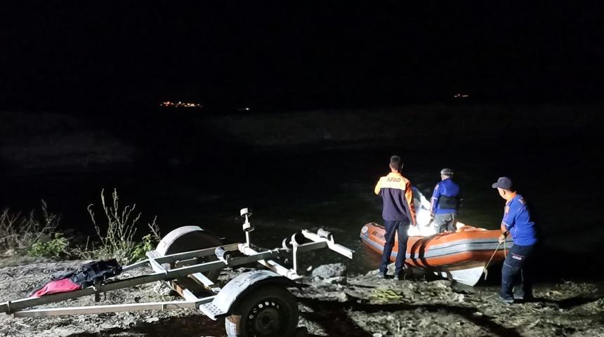 Kızılırmak'ta mahsur kalan 2 kişi AFAD ekiplerince kurtarıldı