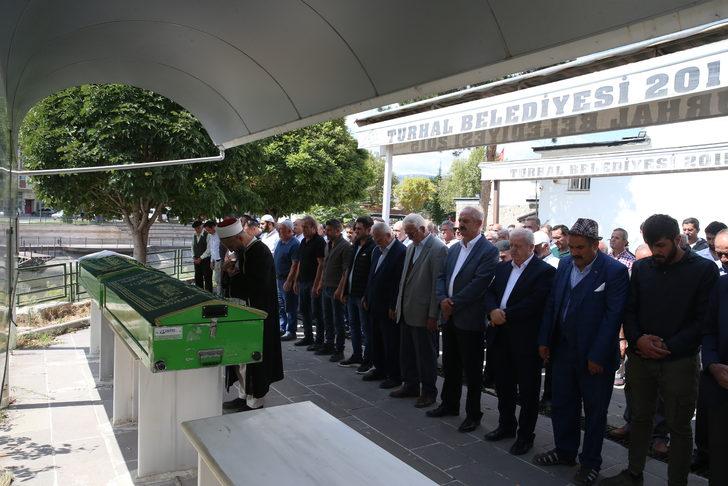 Aynı gün ölen anne ve oğlu Tokat'ta yan yana toprağa verildi G2