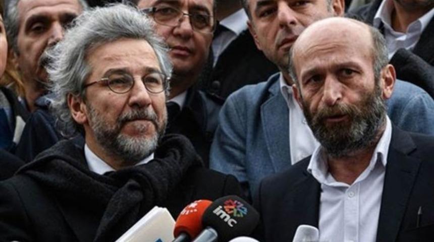 Gazeteci Erdem Gül, 'silahlı terör örgütüne yardım' suçlamasıyla hâkim karşısında