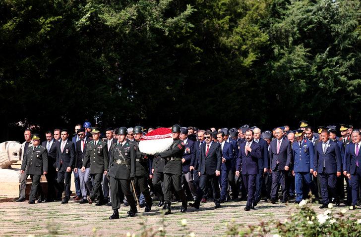 Ankara Valisi Şahin, Gaziler Günü dolayısıyla Anıtkabir'i ziyaret etti G1
