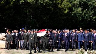 Ankara Valisi Şahin, Gaziler Günü dolayısıyla Anıtkabir'i ziyaret etti