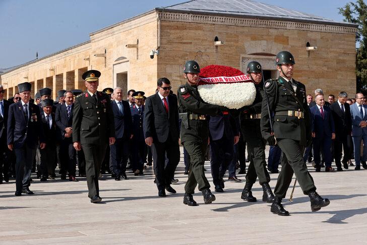 Ankara Valisi Şahin, Gaziler Günü dolayısıyla Anıtkabir'i ziyaret etti G2