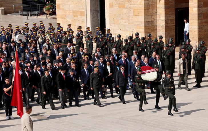 Ankara Valisi Şahin, Gaziler Günü dolayısıyla Anıtkabir'i ziyaret etti G3