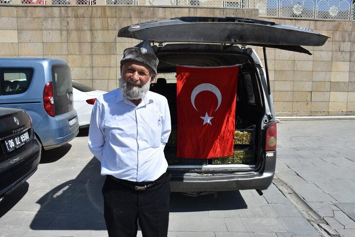 "Elmacı Dede" Denizli'den Hakkari'deki askerlere üzüm getirdi G4