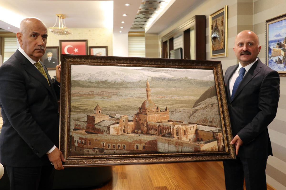 Tarım ve Orman Bakanı Vahit Kirişci, Ağrı'da gazilerle buluştu: