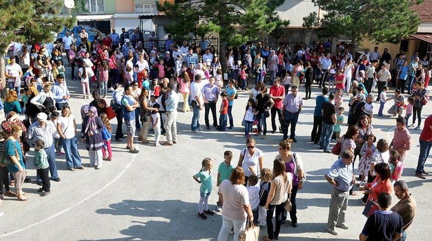 Okul müdüründen şoke eden istek! CHP'li Bekaroğlu paylaştı, 'Sınıf için 20 bin TL' iddiası gündem yarattı