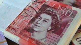 37 yıldır böylesi olmamıştı! Sterlin dolar karşısında resmen eridi