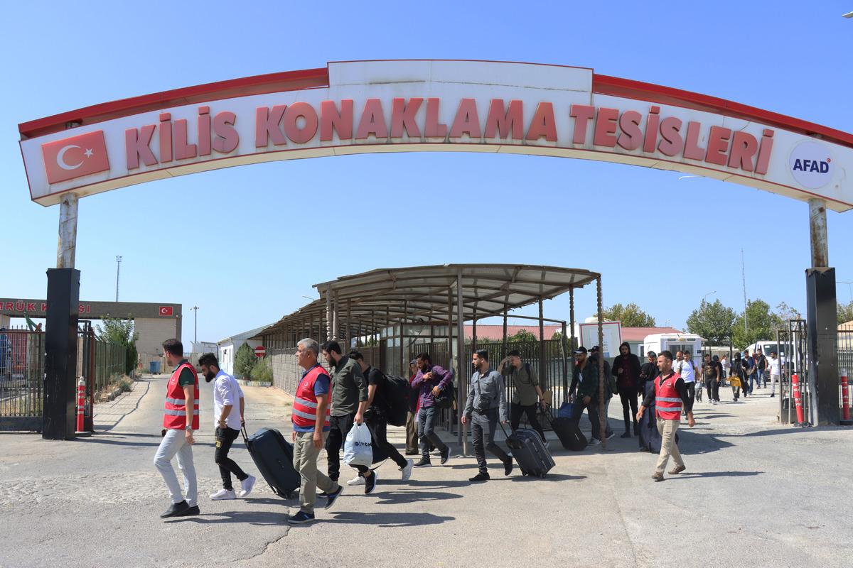 Suriyelilerin &uuml;lkelerine g&ouml;n&uuml;ll&uuml; geri d&ouml;n&uuml;ş&uuml; s&uuml;r&uuml;yor