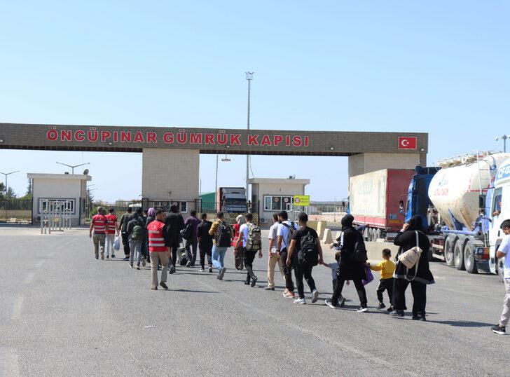 Suriyelilerin ülkelerine gönüllü geri dönüşü sürüyor G3